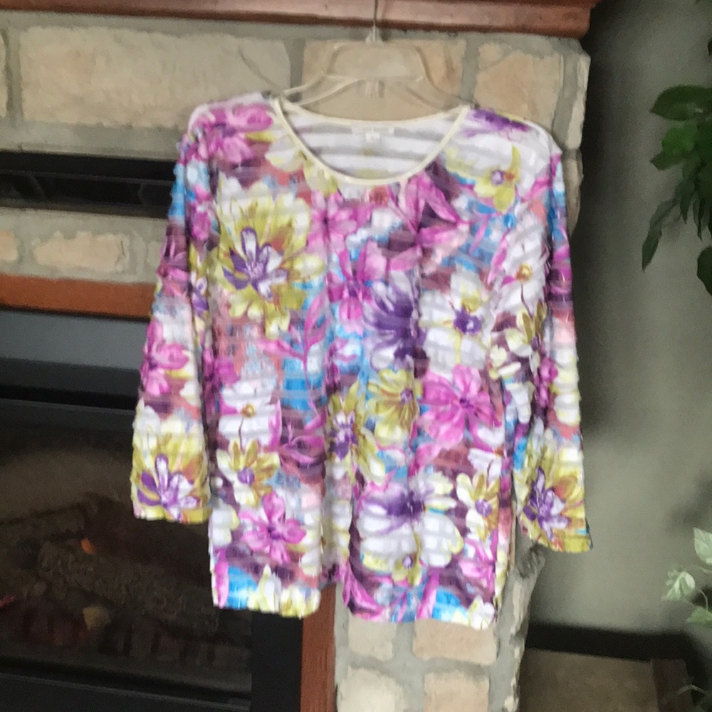 Floral shirt with three-quarter sleeves.